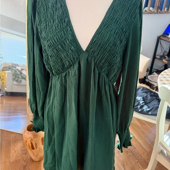 Elegant Green Women's Dress - Picture 3 of 8